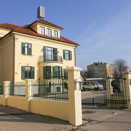 Hotel Vila Katrca Ljubljana Dış mekan fotoğraf